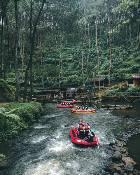 Landmark Terkenal & Tempat Wisata Dekat Buah Batu