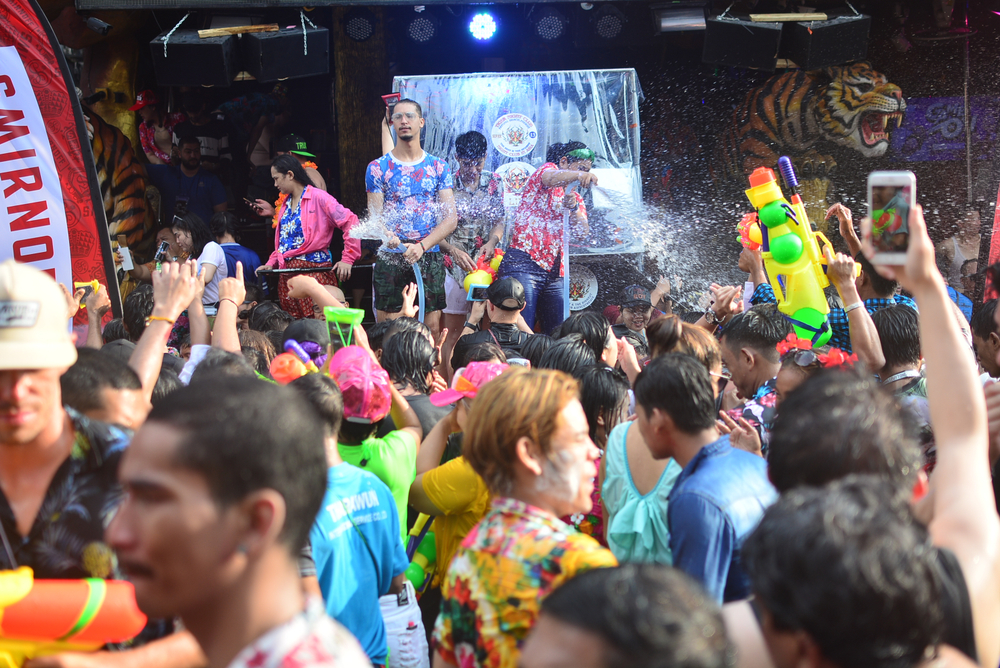 te nuoc songkran tai phuket