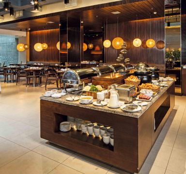 Townhall Restaurant - Midtown Hotel Surabaya