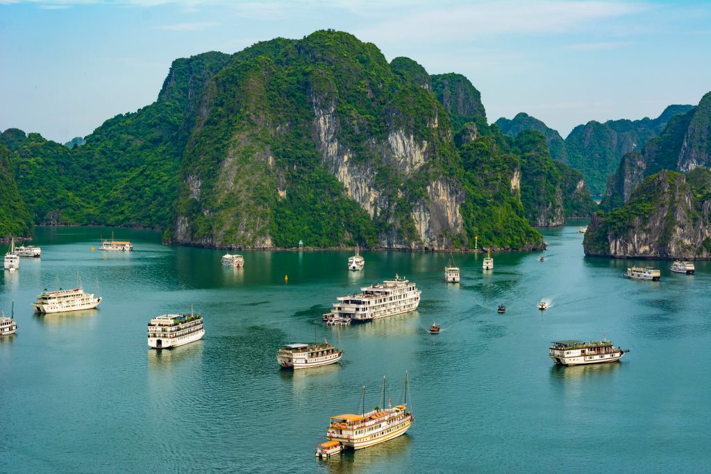 Vịnh Hạ Long luôn thu hút đông đảo du khách | bản đồ du lịch miền Bắc