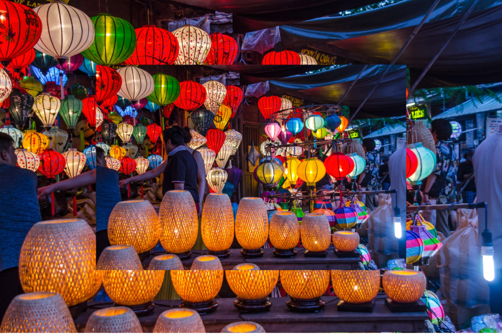 Lạc lối giữa phố cổ Hội An với muôn vàn sắc màu của đèn lồng | Du lịch mùa đông