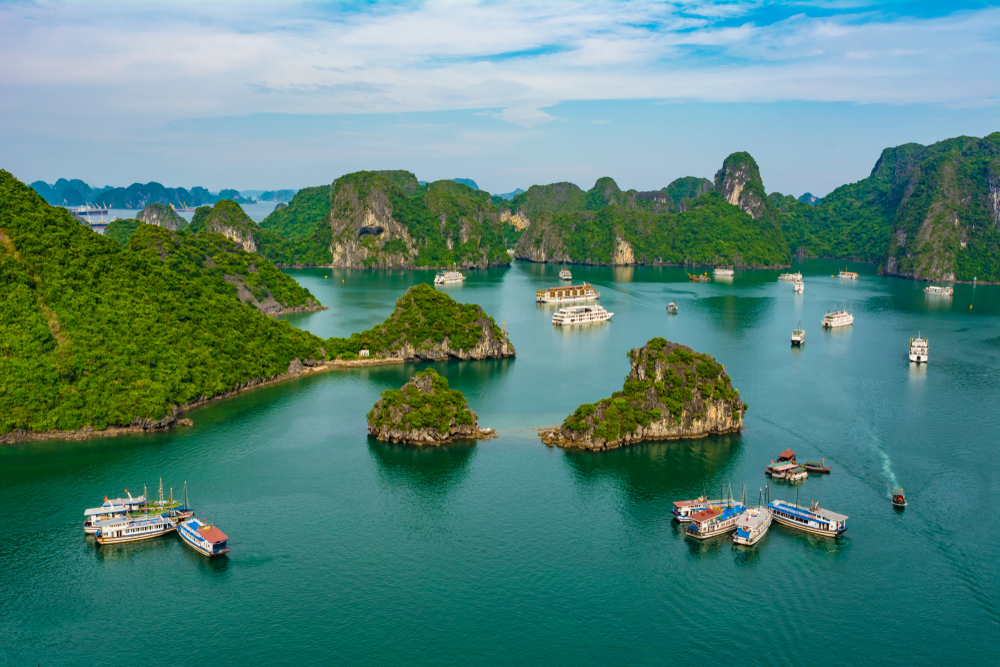 Mê mẩn trước vẻ đẹp hùng vĩ của Vịnh Hạ Long | Du lịch mùa đông