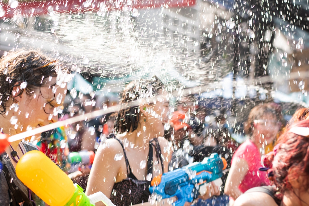 Crowds celebrate Songkran