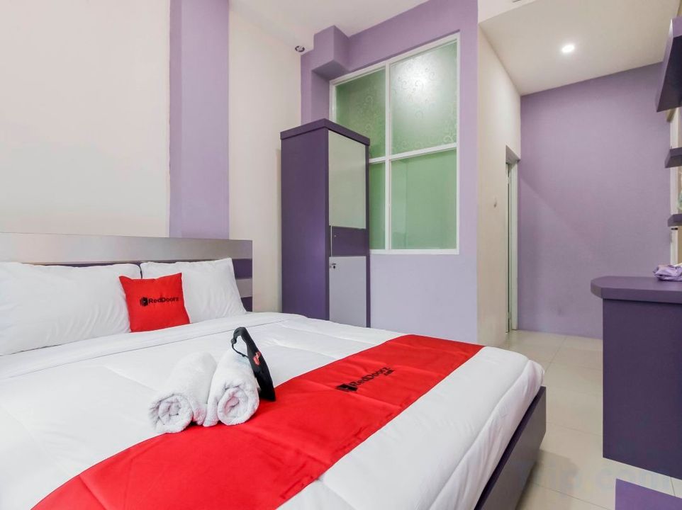 RedDoorz Plus Near Stasiun Bekasi