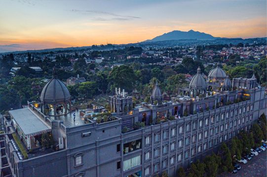 GH Universal Hotel Bandung - Rekomendasi Hotel Tematik di Bandung
