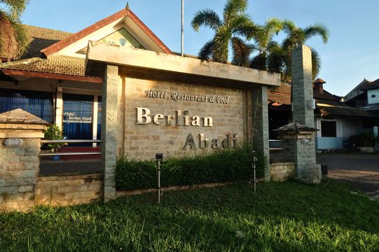Hotel dekat pantai di Banyuwangi - Berlian Abadi Hotel by Sinergi