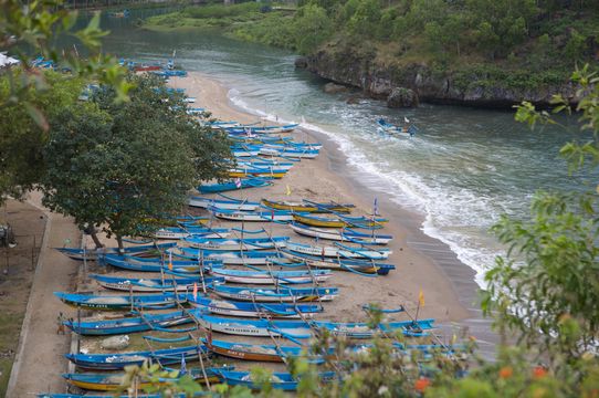 Daya Tarik  Pantai Bercak