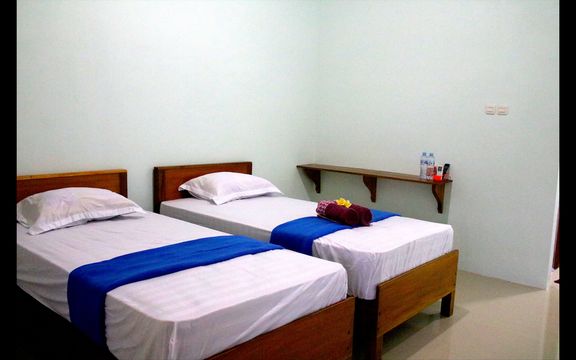 ARRYS (Watukarung Surf Camp)