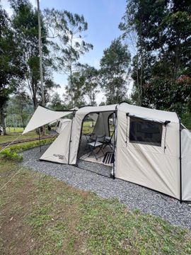 The Signature Lodge di Bandung untuk camping dan glamping