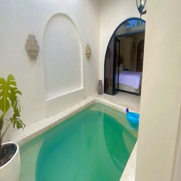 Villa dengan kolam renang di Garut