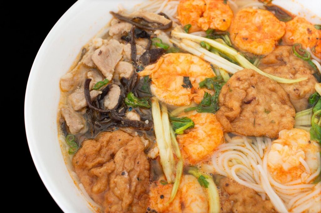 Càn quét tất cả món ngon Hải Phòng tại chợ Cát Bi