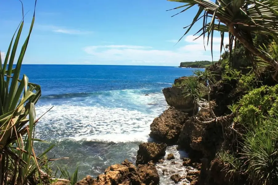 Daya Tarik Pantai Pudak di Blitar