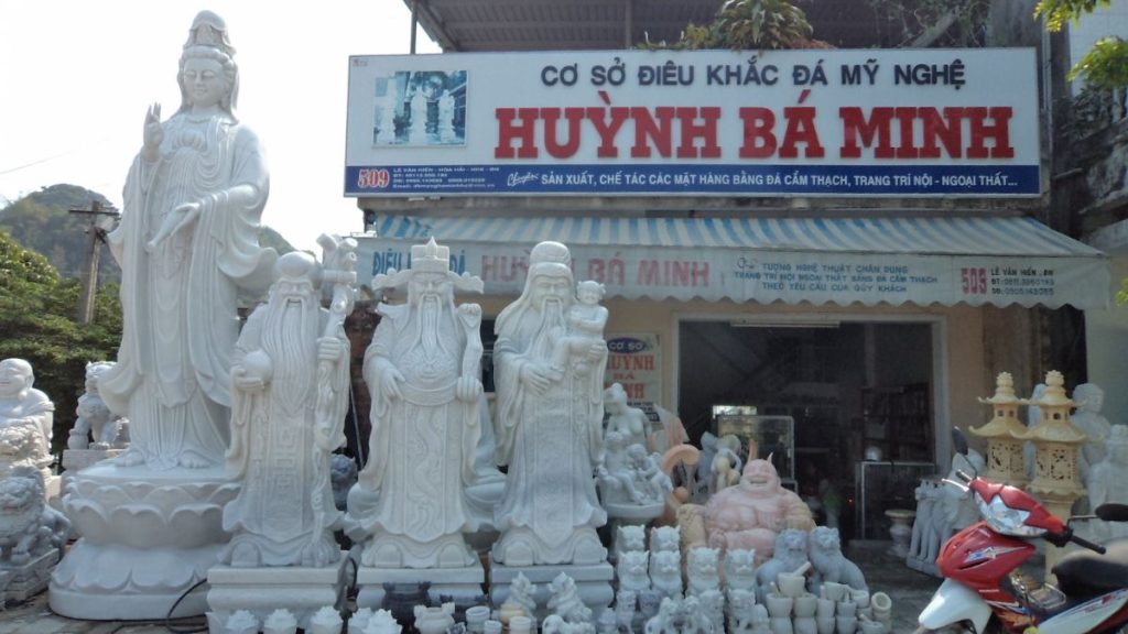 Các mặt hàng đa dạng tại làng đá mỹ nghệ Non Nước | Cảnh đẹp Đà Nẵng