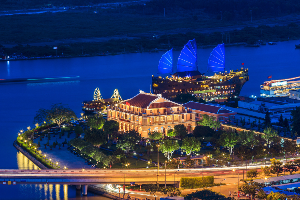 Bến Nhà Rồng rực rỡ ánh đèn về đêm | Cảnh đẹp Sài Gòn