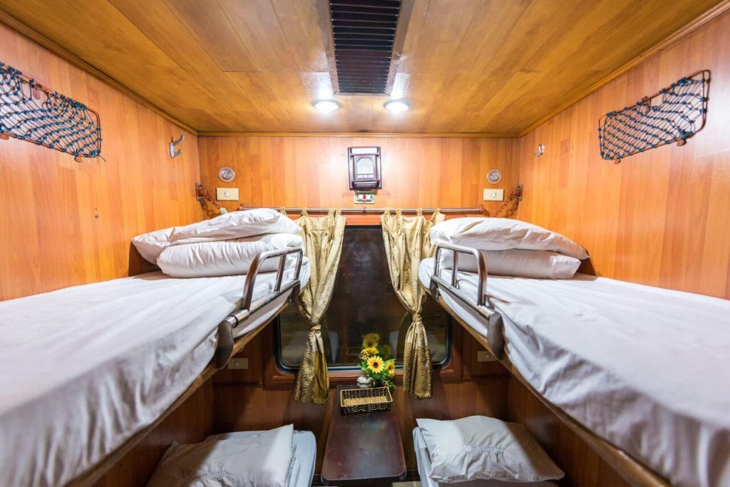 Không gian rộng rãi và tiện nghi trên toa tàu giường nằm