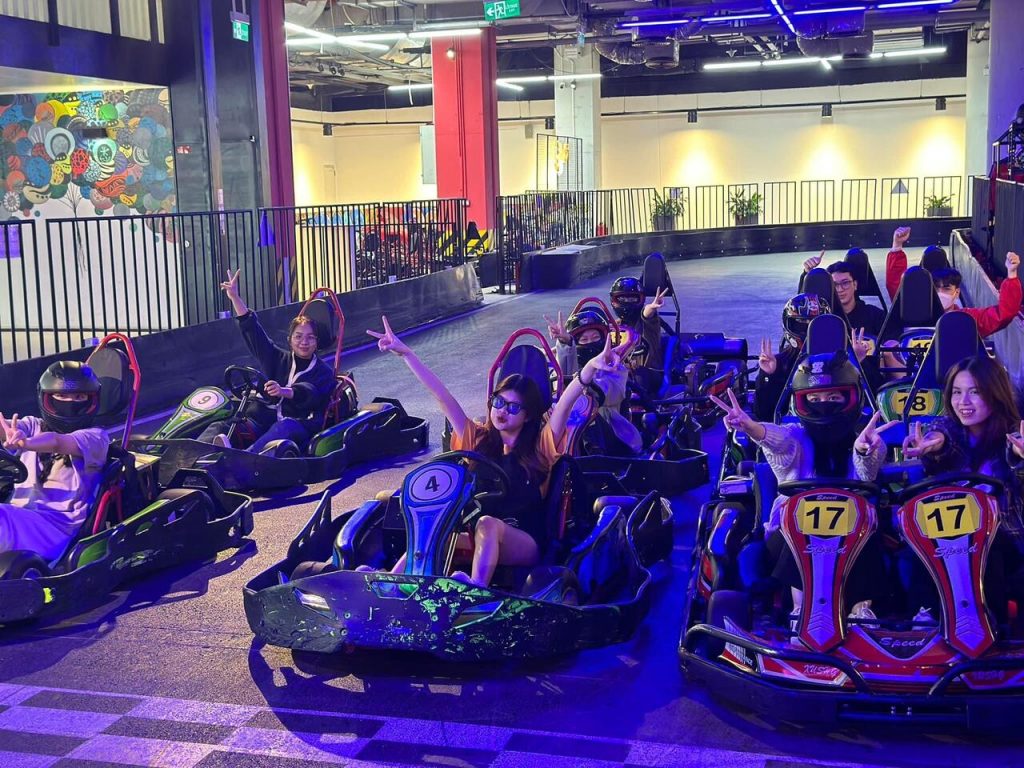 VS Racing là điểm hẹn lý tưởng cho các nhóm bạn