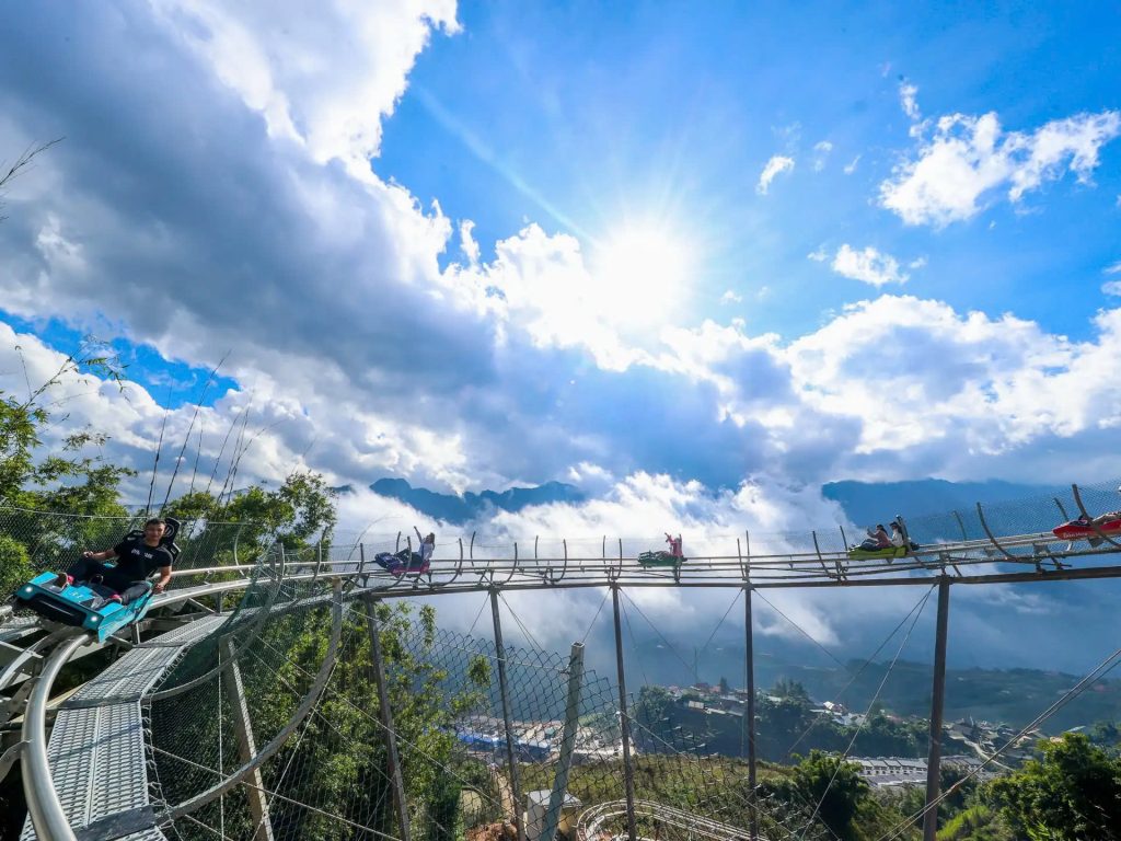 Cảm giác phấn khích khi trải nghiệm xe trượt núi Alpine Coaster băng qua đại ngàn hùng vĩ | Sapa có gì chơi