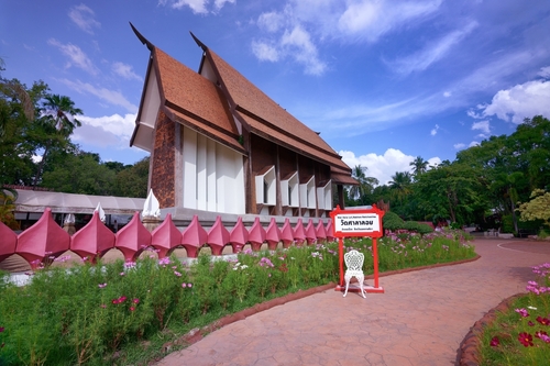 วัดศาลาลอย ที่เที่ยวโคราช