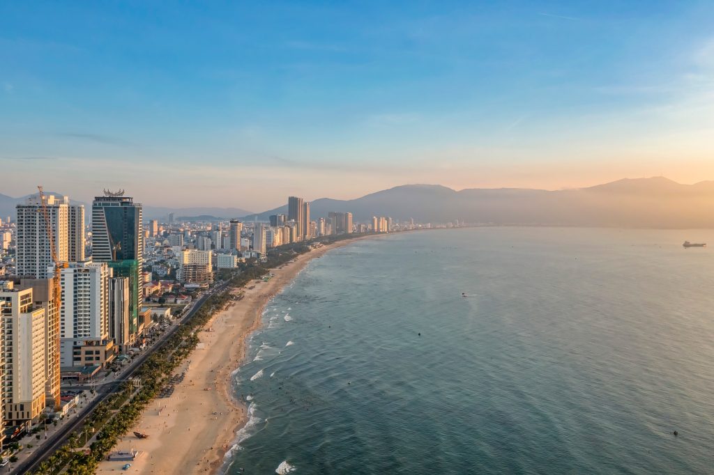 Bãi biển Mỹ Khê sóng luôn rất êm dịu | Cảnh đẹp Đà Nẵng