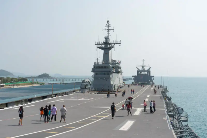 เรือรบหลวงจักรีนฤเบศร ชลบุรี
