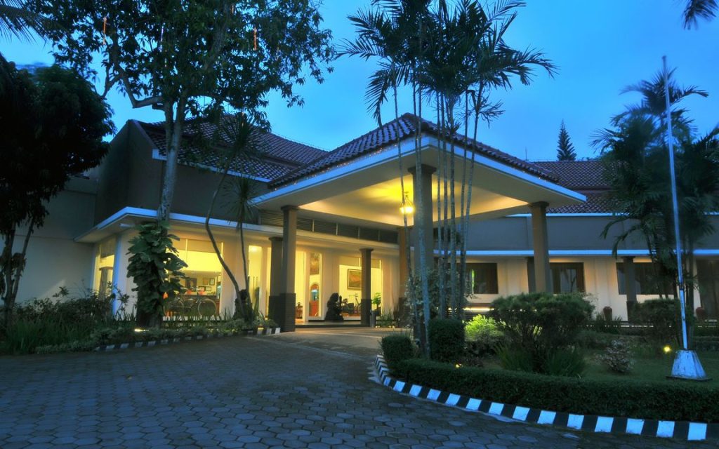 Candisari Syariah Hotel & Resto

