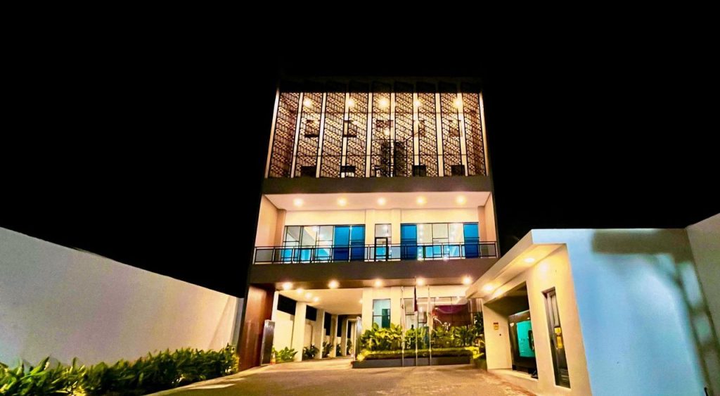 Front One Hotel Gombong
