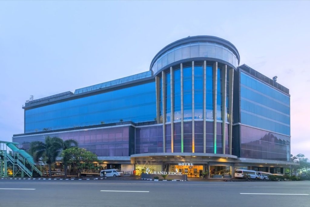 Grand Edge Hotel Semarang
