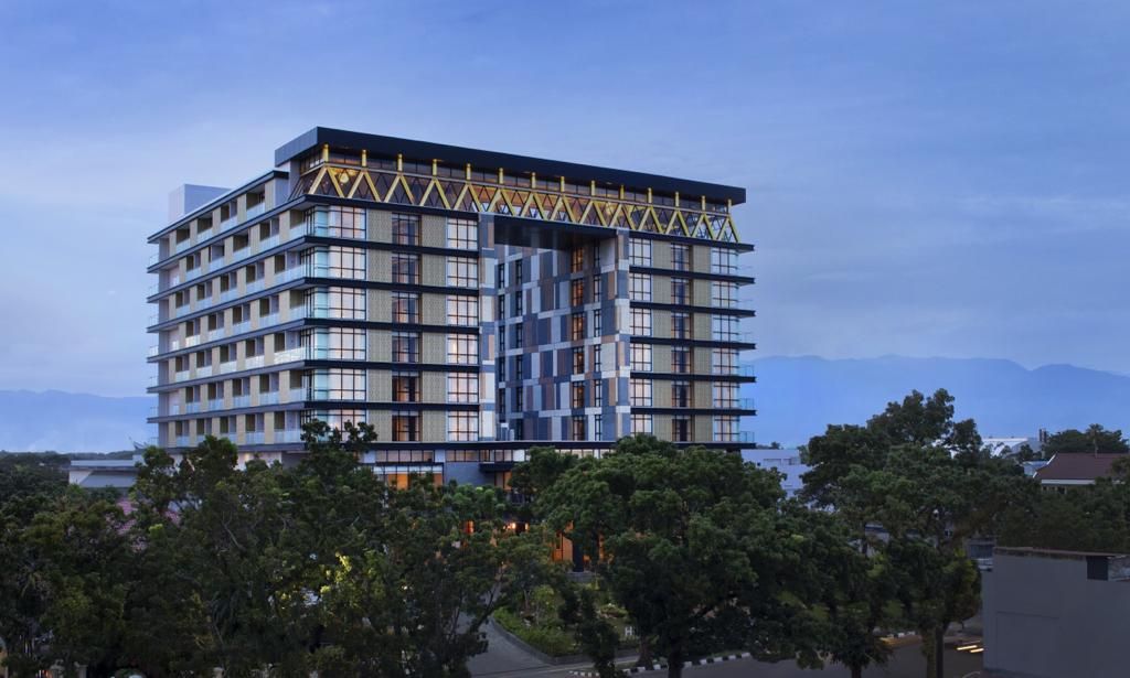 Hotel Santika Premiere Padang
