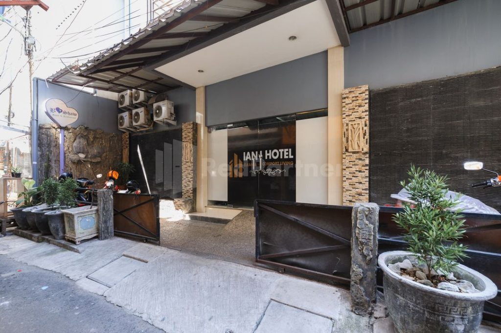 Ian Hotel Jaksa Mitra RedDoorz
