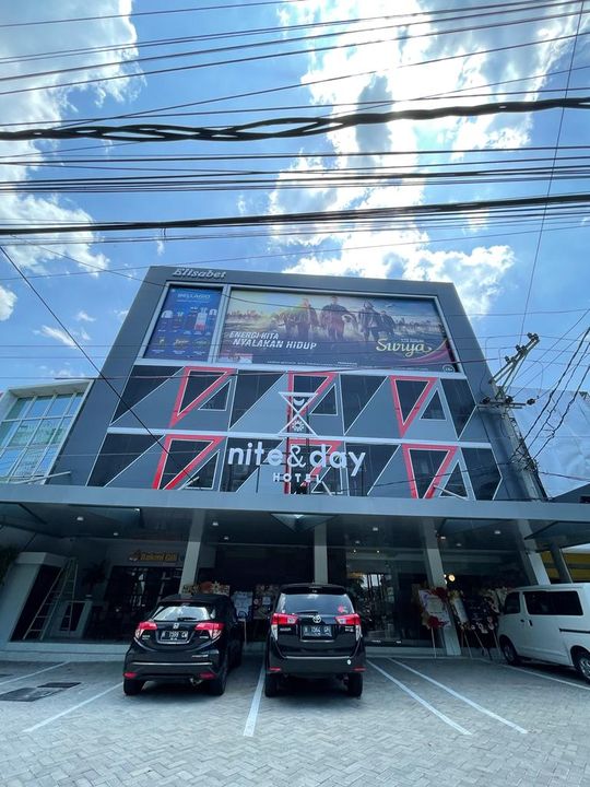 Nite & Day Hotel Candi Simpang Lima Semarang

