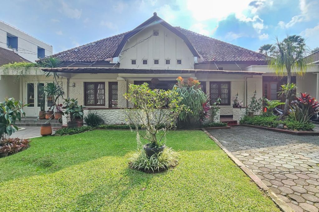 Urbanview Rumah Ebo Dago Bandung
