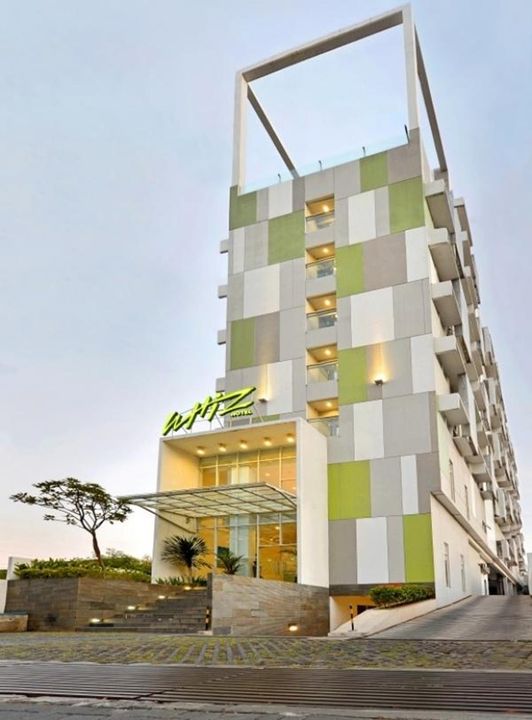 Whiz Hotel Pemuda Semarang
