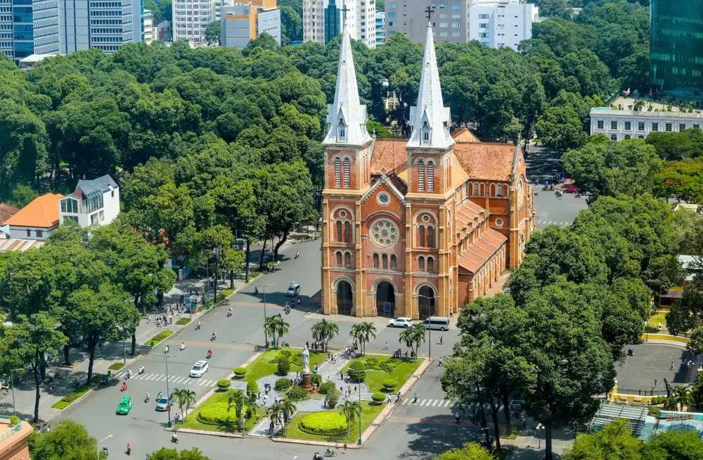 Nhà thờ Đức Bà - Chơi gì ở Sài Gòn trong 1 ngày