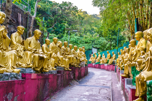 Ten Thousand Buddhas Monastery (วัดหมื่นพระพุทธ)