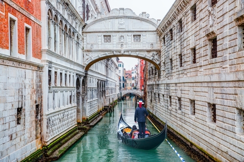 สะพานถอนหายใจ (Ponte dei Sospiri)
