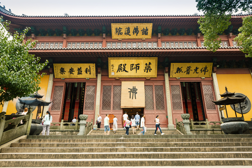 วัดหลิงอิ่น (Lingyin Temple / 灵隐寺)