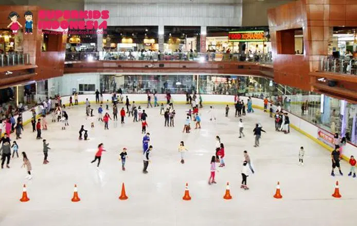 Sky Rink di Mall Taman Anggrek - Rekomendasi Tempat Wisata Anak di Jakarta Populer