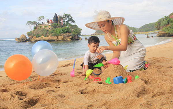 Pantai Balekambang