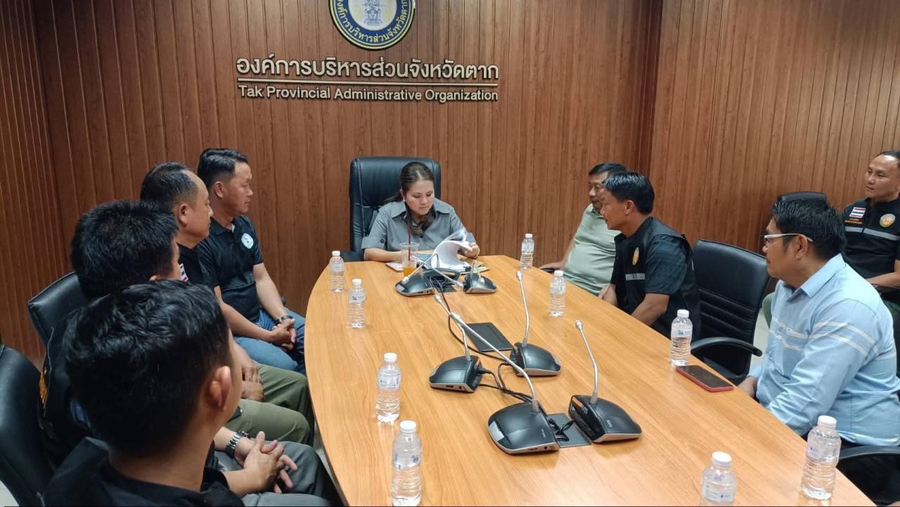 อบต.รวมไทยพัฒนา ประสาน อบจ.ตาก สนับสนุนงบประมาณและเครื่องจักรกล เร่งแก้ไขปัญหาอุทกภัย