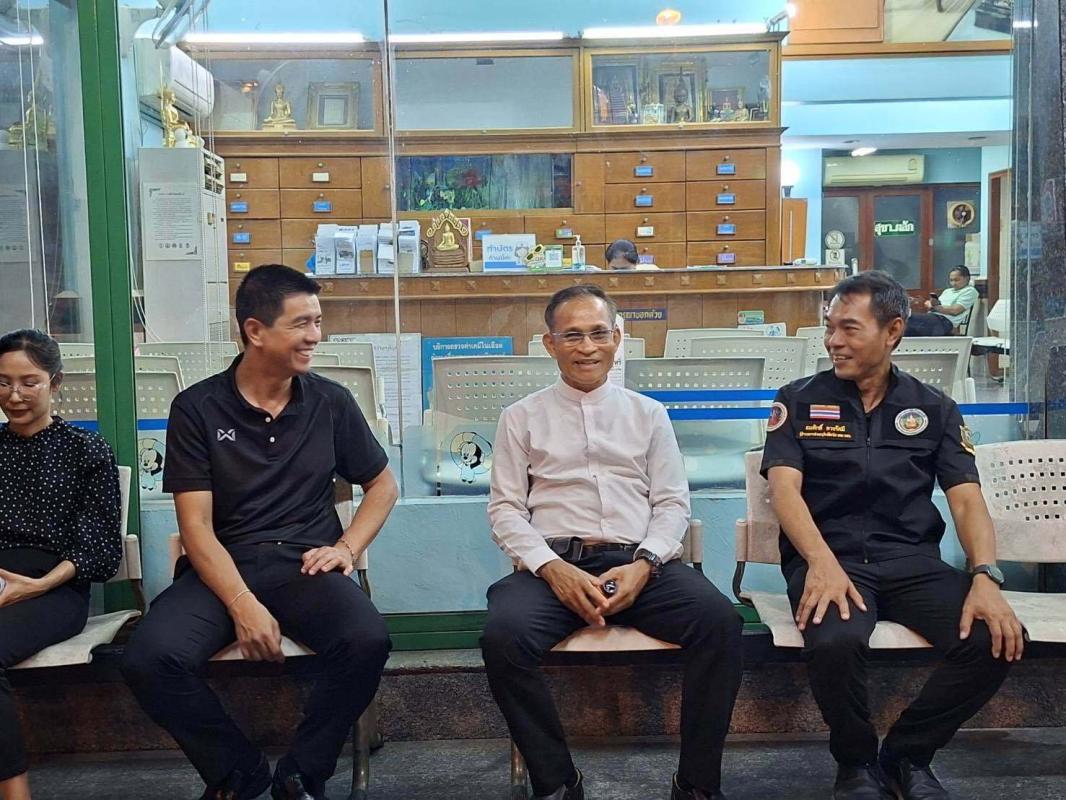 >>> ส่วนอนุรักษ์สัตว์ป่าฯ สบอ.1 - เทศบาลเมืองอ่างทอง หาแนวทางแก้ปัญหานกเอี้ยงรวมกลุ่มตามริมถนนในตลาด <<<
