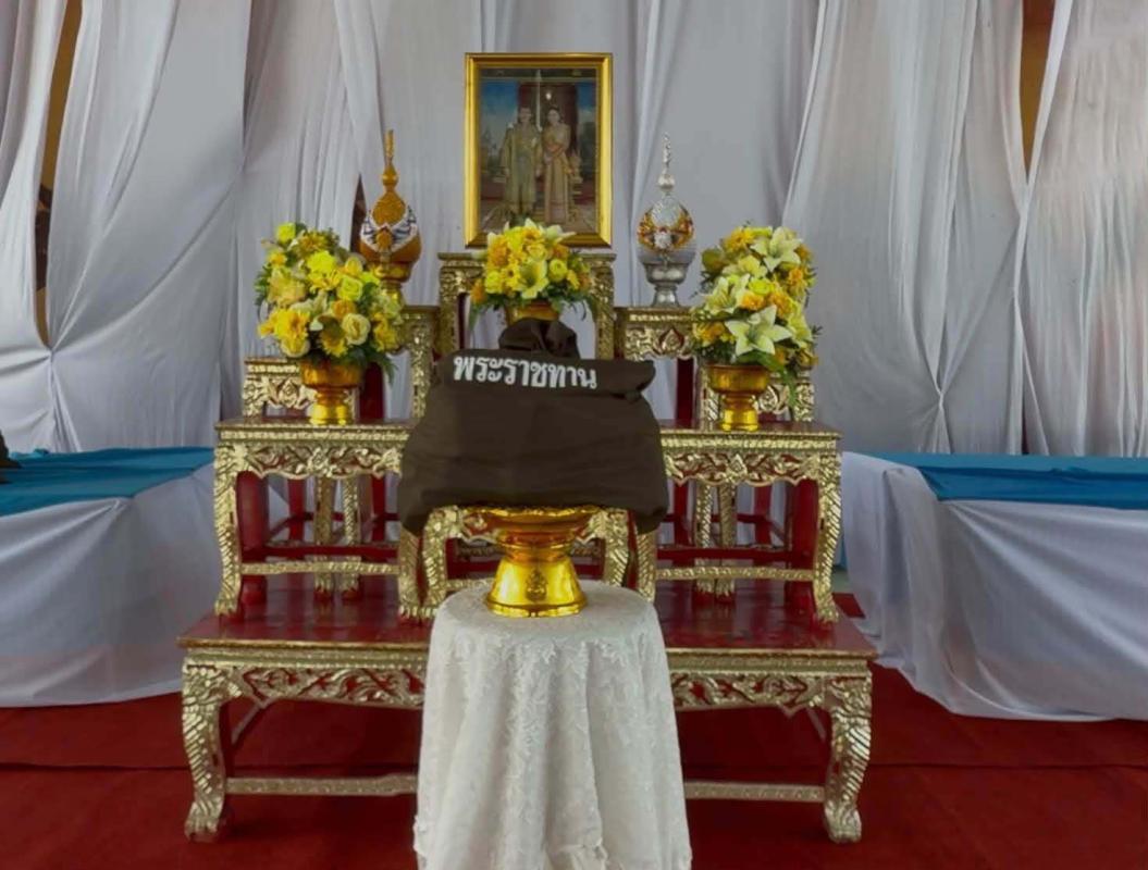 >>> เชิญถุงยังชีพพระราชทาน มอบผู้ประสบภัยน้ำท่วม <<<