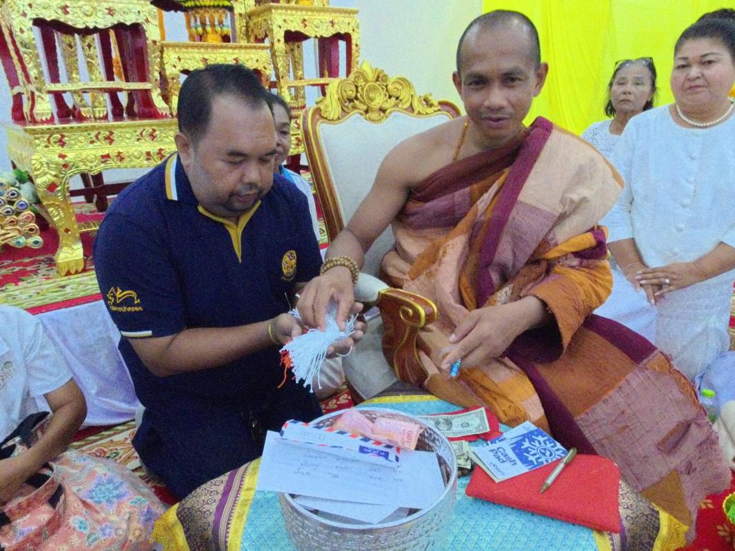 ชาวบ้านขนอมนับร้อยร่วมแสดงมุฑิตาจิต 
"พระเบิร์ด" Walk for Peace 