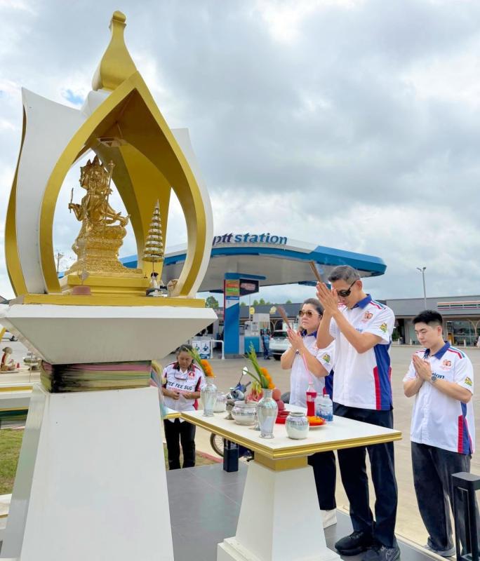 สระแก้ว &ndash; ปตท.เฮียพลสั่งลุยซ้อน้องจัดเต็มมั่งมีศรีสุข จัดทำบุญครบรอบ 2 ปี เสริมสิริมงคล สร้างขวัญกำลังใจพนักงาน