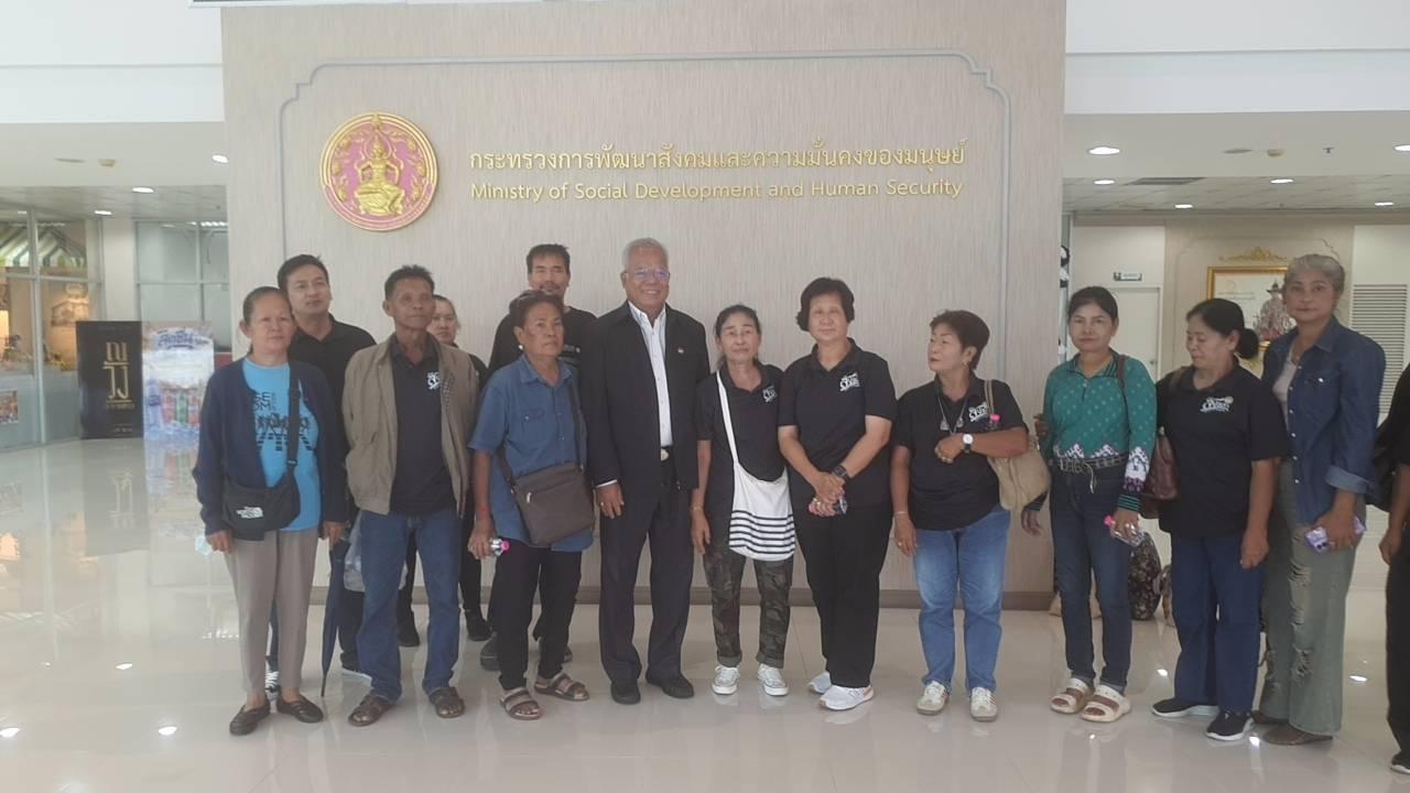 คนจนเมืองบุกทวงสัญญารัฐมนตรี พม.
