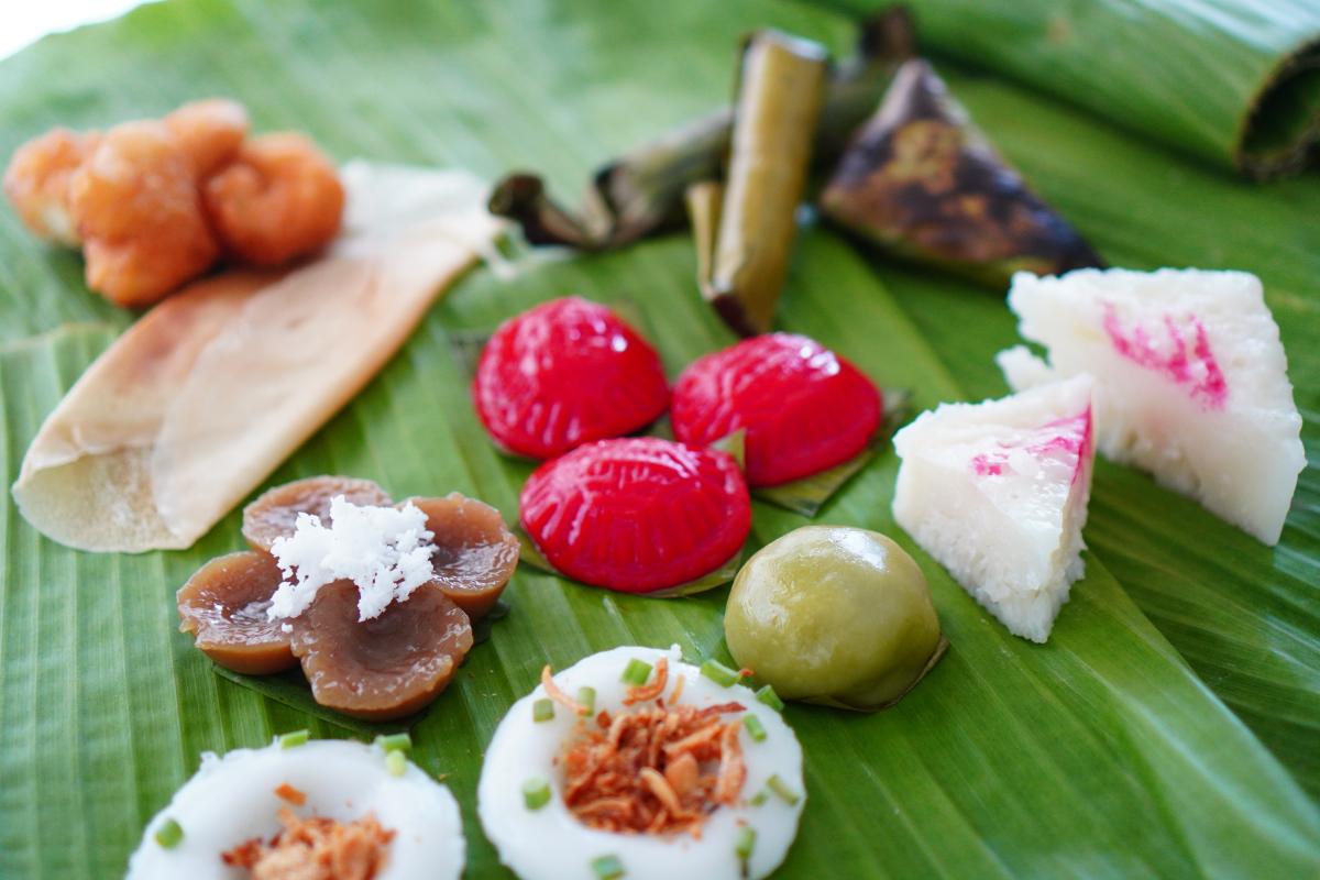 ส่อง ‘ขนมถิ่นภูเก็ต’ ใน ‘ตลาดเกษตร’ : พิพิธภัณฑ์รสหวานที่ยังมีชีวิต
