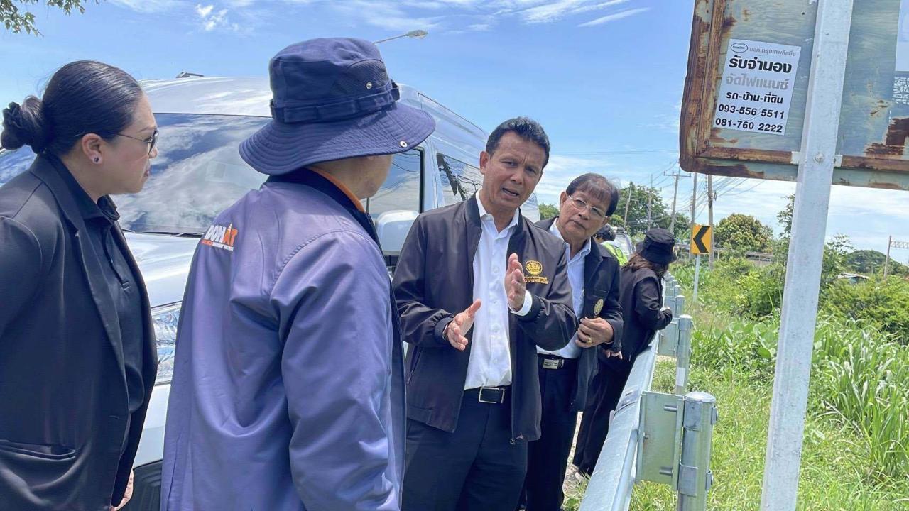>>> ผู้ตรวจสำนักนายกฯ แนะแขวงทางหลวงอ่างทอง เสริมจุดเชื่อมถาวรราวกันอันตรายฯ ป้องกันการถูกโจรกรรมน็อตและเหล็ก ระหว่างตรวจติดตามคณะกรรมการธรรมาภิบาลจังหวัดอ่างทอง <<<