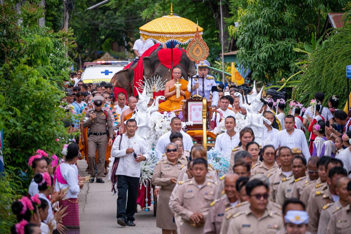ศรัทธาชาวพุทธ แม่ฮ่องสอน ต้อนรับสัญญาบัตร พัดยศ

