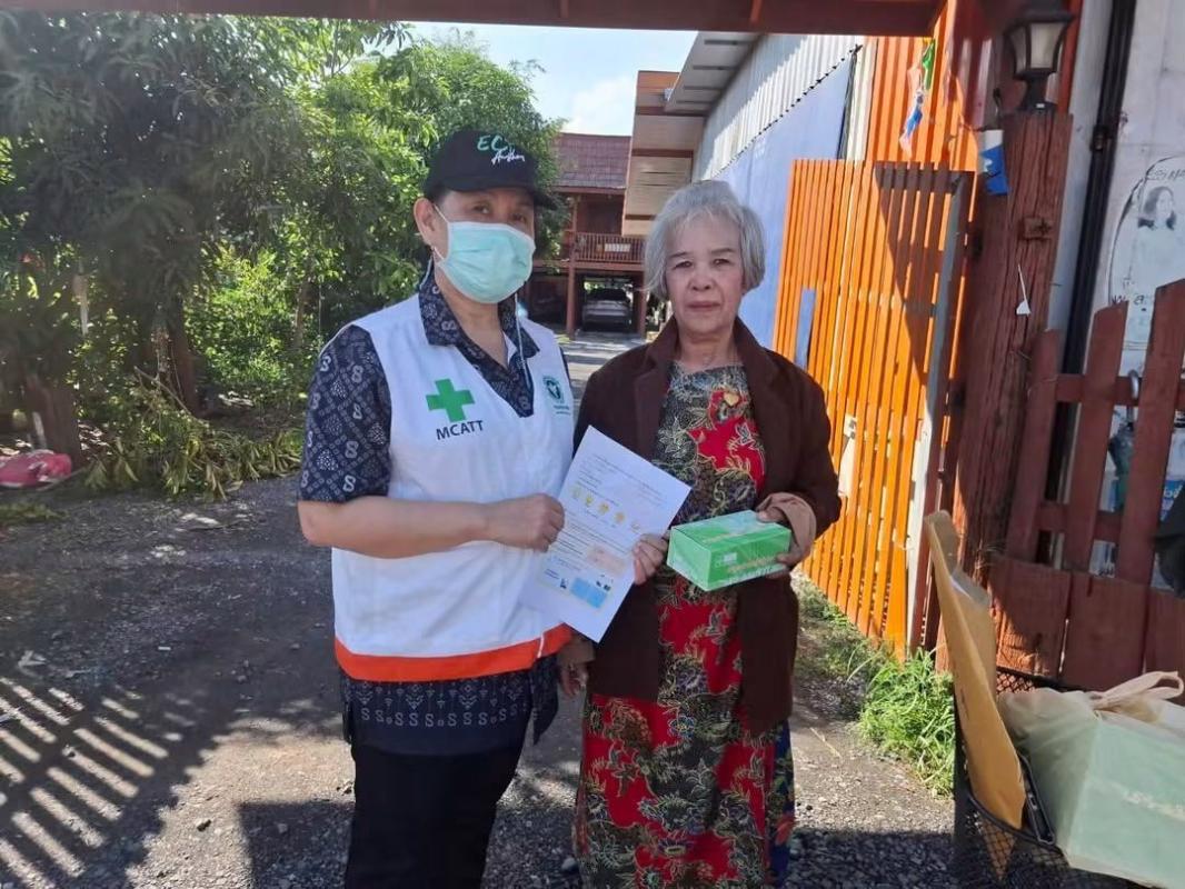 >>> น้ำท่วม แพ้น้ำใจ&lsquo; สาสุขฯ อ่างทอง ลุยดูแลสุขภาพ <<<