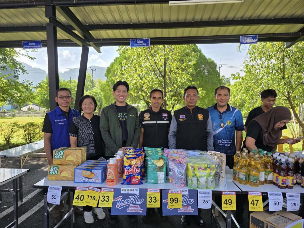 พังงา- Kick off &ldquo;ไทยช่วยไทย&rdquo; ชวนช้อปของถูกใกล้บ้านหน้าที่ว่าการอำเภอ ลดสูงสุด 58% บรรเทาค่าครองชีพ