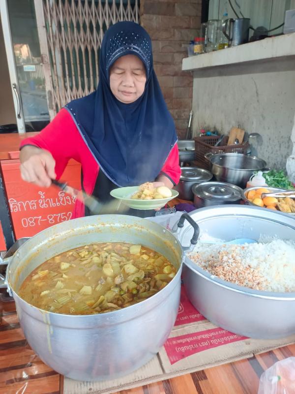 รสชาติปากพะยูน: มรดกวัฒนธรรมอาหารริมทะเลสาบสงขลาในจาน "ข้าวมันแกงไก่"